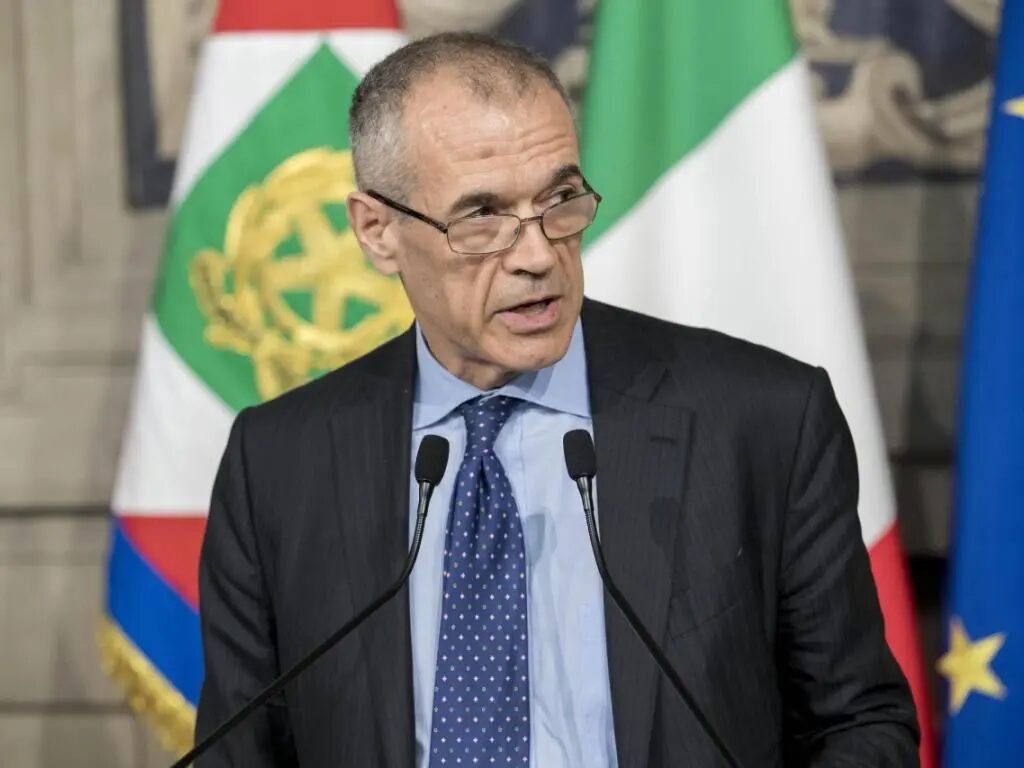 Carlo Cottarelli durante una conferenza