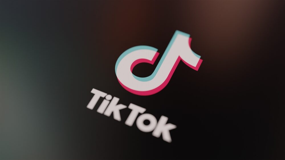 Hub in-app di TikTok contro lo spam IA