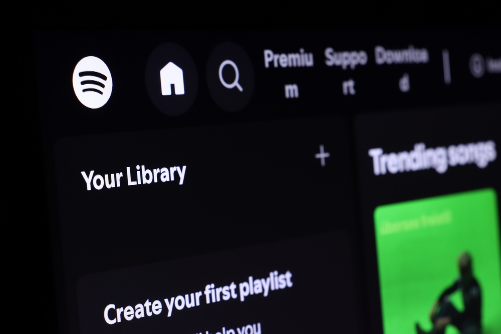Screenshot dell'app Spotify con l'assistente conversazionale 'Talk to Spotify'