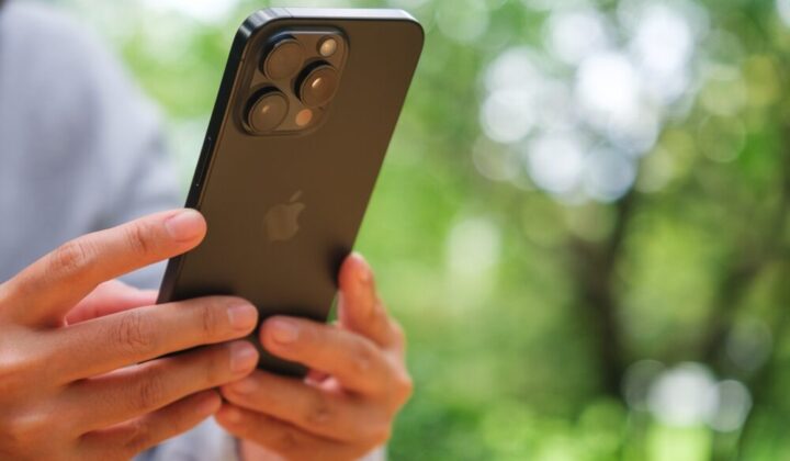 Animazione dell'iPhone Duo su Galaxy Z Fold 8