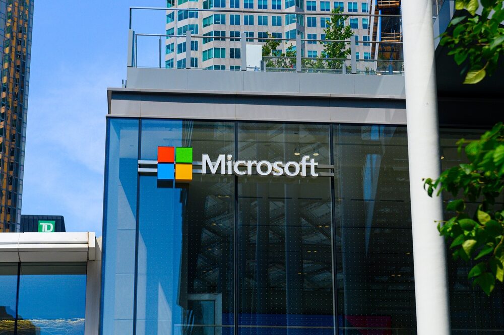 Microsoft e sindacati degli insegnanti siglano un accordo sull'AI nelle scuole